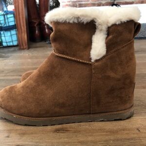 EUC Hidden Platform “UGG” style boots!
